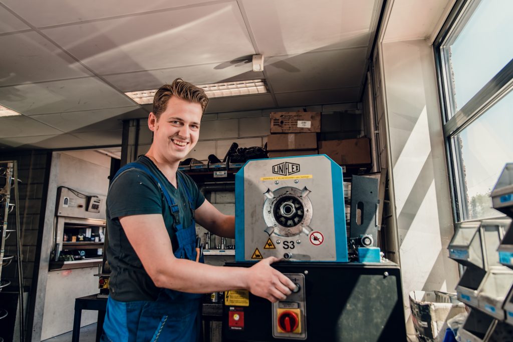 Kom werken bij het team van Van de Weijer Carroserriewerk